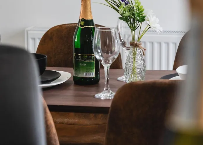 Comfy Spacious Home Near Preston City Centre - Sleeps 6