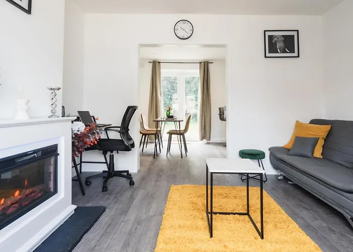 Comfy Spacious Home Near Preston City Centre - Sleeps 6